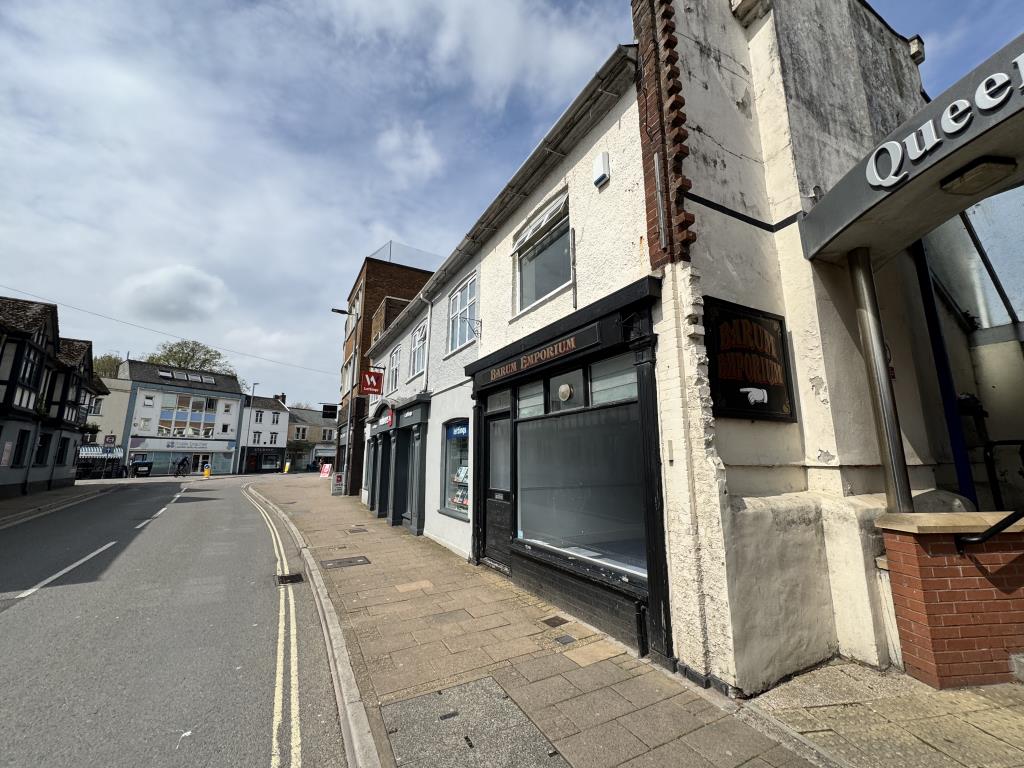 Lot: 78 - SHOP WITH OFFICE ACCOMMODATION ON UPPER FLOORS - Closer look at the front of the property